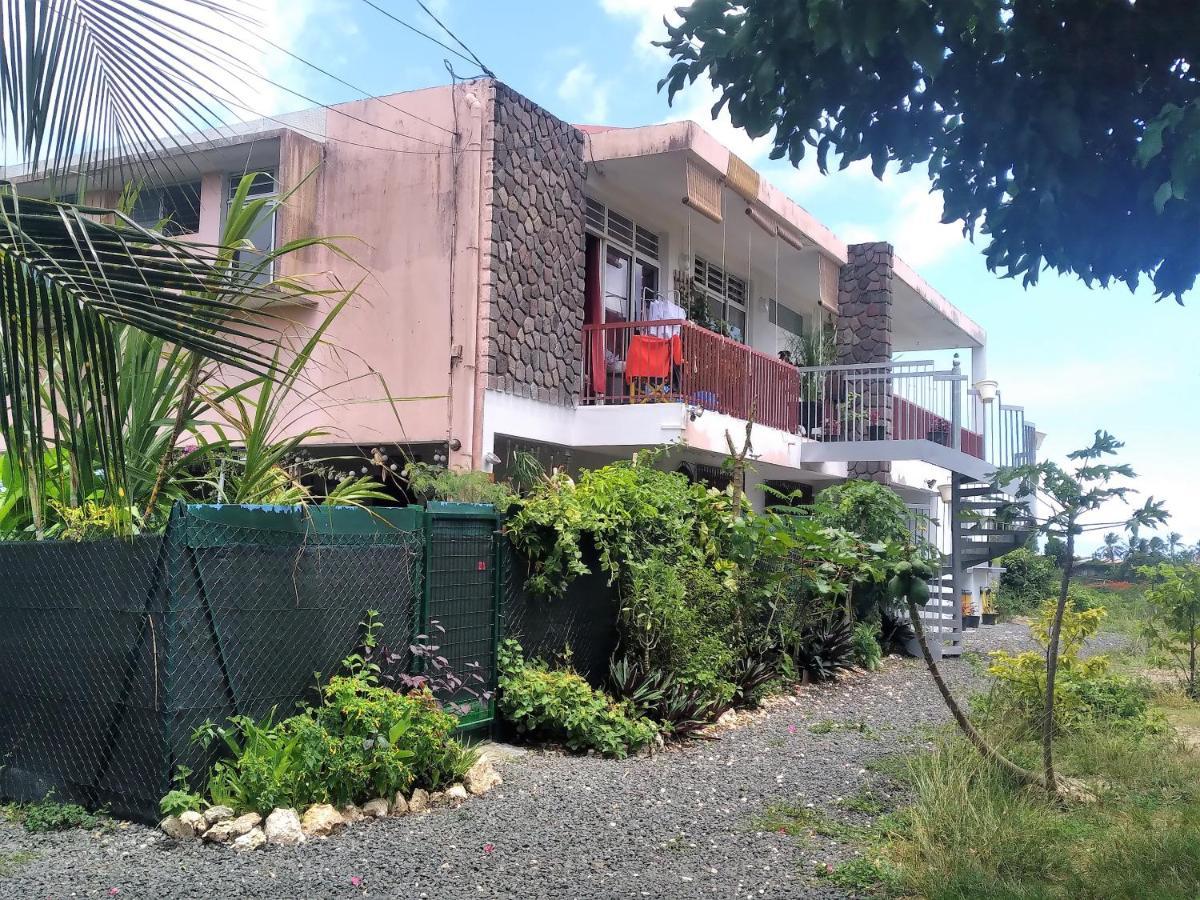 Chambre Avec Cuisine Et Sdb Semi-Privatives Separees Dans Un Ecrin De Verdure Les Abymes Exterior foto