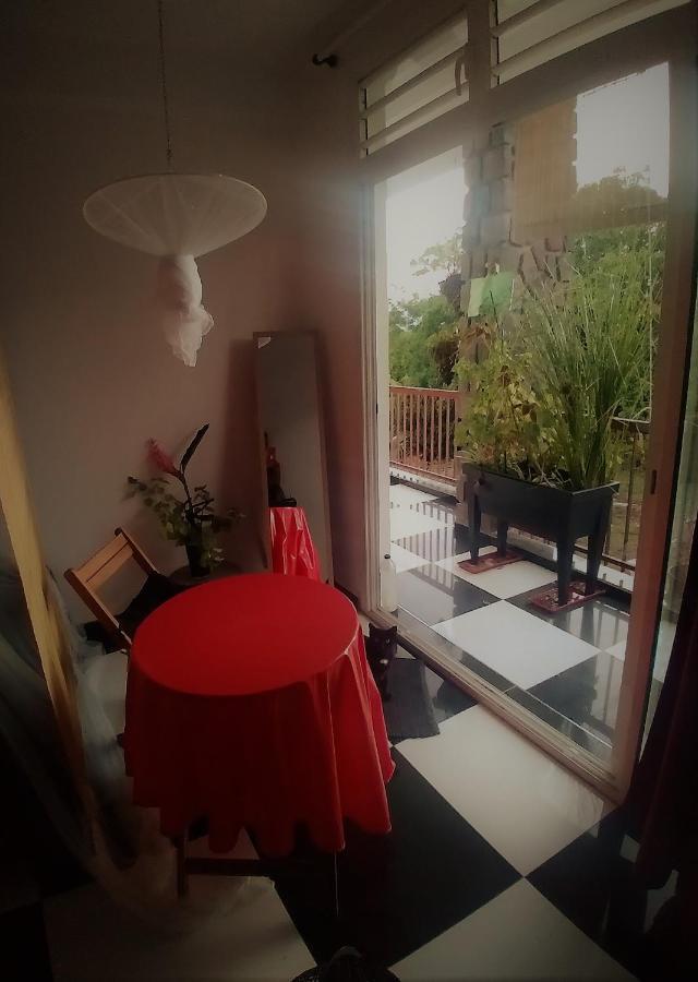 Chambre Avec Cuisine Et Sdb Semi-Privatives Separees Dans Un Ecrin De Verdure Les Abymes Exterior foto